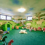 Bed & Breakfast Dworek Mysliwski Hubert-tutaj Czeka Na Ciebie Oszczednosc & Komfort & Najlepsza Lokalizacja, Jestesmy Przy Samych Termach Bania I Stoku Narciarskiego Kotelnica, Na Miejscu Wypozyczalnia Nart, Rowerow W Atrakcyjnej Cenie Dla Gosci Oraz Darmowy Parking Białka Tatrzańska