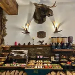 Bed & Breakfast Dworek Mysliwski Hubert-tutaj Czeka Na Ciebie Oszczednosc & Komfort & Najlepsza Lokalizacja, Jestesmy Przy Samych Termach Bania I Stoku Narciarskiego Kotelnica, Na Miejscu Wypozyczalnia Nart, Rowerow W Atrakcyjnej Cenie Dla Gosci Oraz Darmowy Parking Białka Tatrzańska