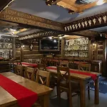 Dworek Mysliwski Hubert-tutaj Czeka Na Ciebie Oszczednosc & Komfort & Najlepsza Lokalizacja, Jestesmy Przy Samych Termach Bania I Stoku Narciarskiego Kotelnica, Na Miejscu Wypozyczalnia Nart, Rowerow W Atrakcyjnej Cenie Dla Gosci Oraz Darmowy Parking 3* ביאלקה טטרנסקה