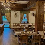 Bed & Breakfast Dworek Mysliwski Hubert-tutaj Czeka Na Ciebie Oszczednosc & Komfort & Najlepsza Lokalizacja, Jestesmy Przy Samych Termach Bania I Stoku Narciarskiego Kotelnica, Na Miejscu Wypozyczalnia Nart, Rowerow W Atrakcyjnej Cenie Dla Gosci Oraz Darmowy Parking 3*