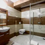 Dworek Mysliwski Hubert-tutaj Czeka Na Ciebie Oszczednosc & Komfort & Najlepsza Lokalizacja, Jestesmy Przy Samych Termach Bania I Stoku Narciarskiego Kotelnica, Na Miejscu Wypozyczalnia Nart, Rowerow W Atrakcyjnej Cenie Dla Gosci Oraz Darmowy Parking
