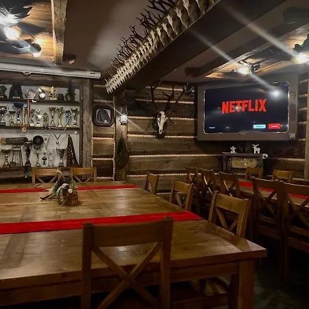 לינה וארוחת בוקר Dworek Mysliwski Hubert-tutaj Czeka Na Ciebie Oszczednosc & Komfort & Najlepsza Lokalizacja, Jestesmy Przy Samych Termach Bania I Stoku Narciarskiego Kotelnica, Na Miejscu Wypozyczalnia Nart, Rowerow W Atrakcyjnej Cenie Dla Gosci Oraz Darmowy Parking ביאלקה טטרנסקה