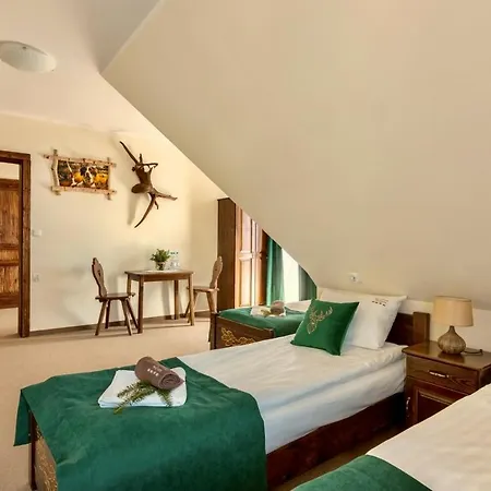 Dworek Mysliwski Hubert-tutaj Czeka Na Ciebie Oszczednosc & Komfort & Najlepsza Lokalizacja, Jestesmy Przy Samych Termach Bania I Stoku Narciarskiego Kotelnica, Na Miejscu Wypozyczalnia Nart, Rowerow W Atrakcyjnej Cenie Dla Gosci Oraz Darmowy Parking לינה וארוחת בוקר