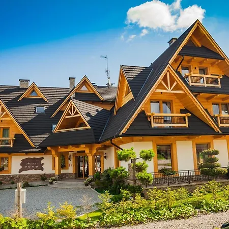 לינה וארוחת בוקר Dworek Mysliwski Hubert-tutaj Czeka Na Ciebie Oszczednosc & Komfort & Najlepsza Lokalizacja, Jestesmy Przy Samych Termach Bania I Stoku Narciarskiego Kotelnica, Na Miejscu Wypozyczalnia Nart, Rowerow W Atrakcyjnej Cenie Dla Gosci Oraz Darmowy Parking 3*