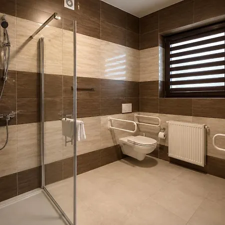 Bed and Breakfast Dworek Mysliwski Hubert- Przy Samych Termach Bania I Stoku Narciarskiego Kotelnica, Na Miejscu Wypozyczalnia Nart, Rowerow Elektrycznych W Atrakcyjnej Cenie Dla Gosci 3*