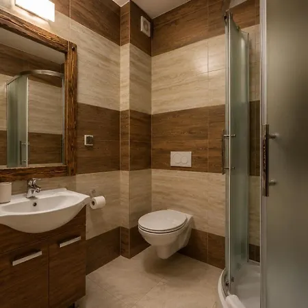 Dworek Mysliwski Hubert- Przy Samych Termach Bania I Stoku Narciarskiego Kotelnica, Na Miejscu Wypozyczalnia Nart, Rowerow Elektrycznych W Atrakcyjnej Cenie Dla Gosci Bed and Breakfast