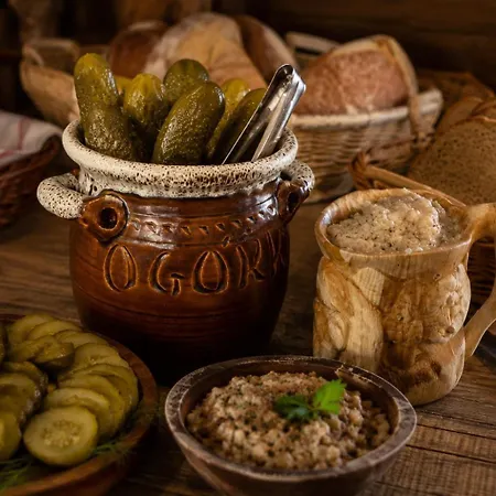 Bed & Breakfast Dworek Mysliwski Hubert- Przy Samych Termach Bania I Stoku Narciarskiego Kotelnica, Na Miejscu Wypozyczalnia Nart, Rowerow Elektrycznych W Atrakcyjnej Cenie Dla Gosci